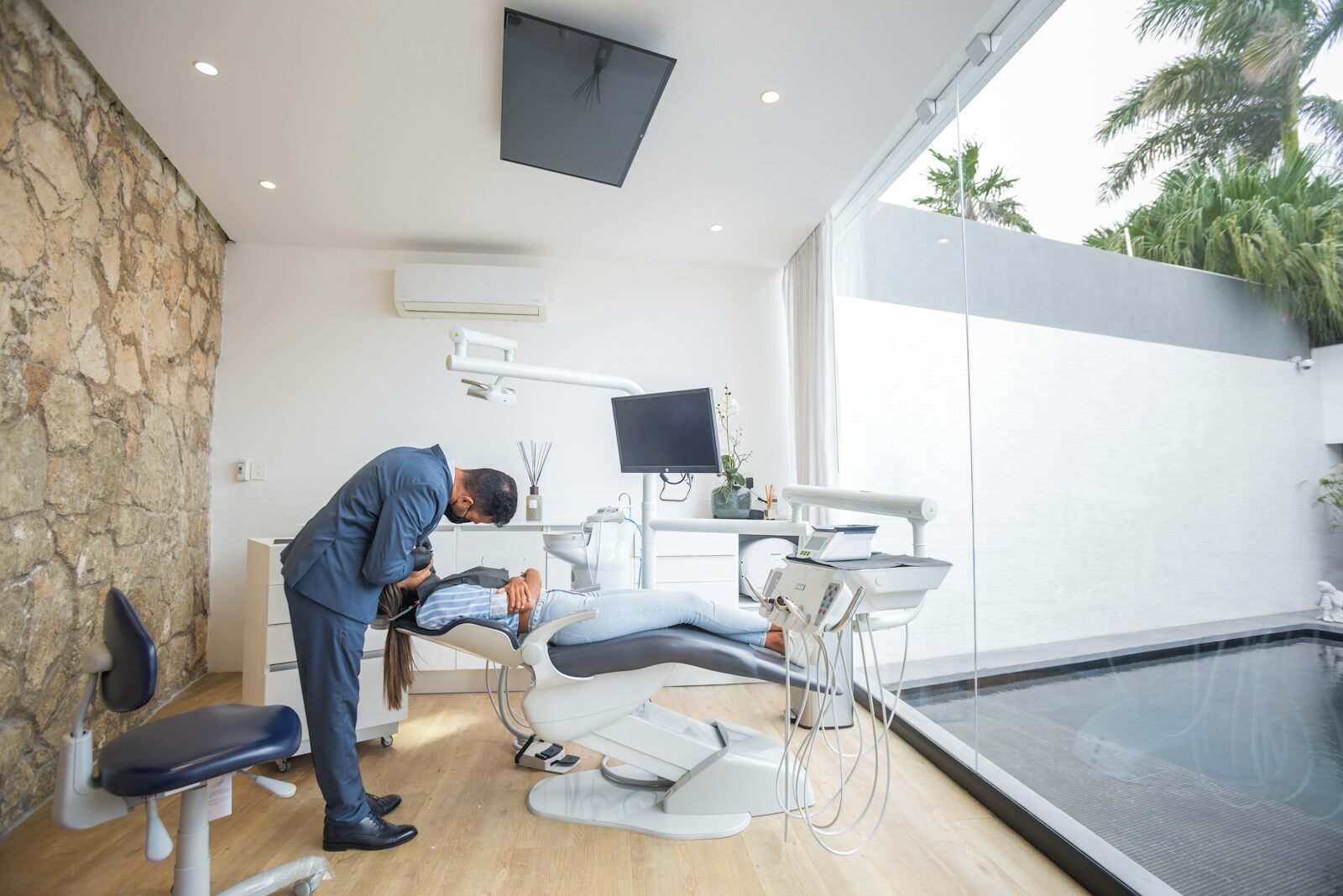 Dental hygienist reviewing a treatment plan with a patient at Diamondback Dentistry in Phoenix